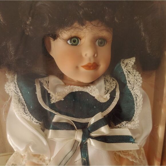 Collectors Choice VINTAGE Genuine Fine Bisque Porcelain Green Eyed Brunette Doll - Picture 5 of 12